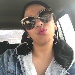 Meet your Posher, Staci